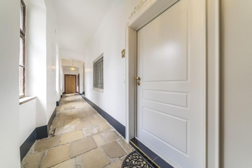 Vivid City Gem - A Reminiscence Of Gustav Mahler Appartement *